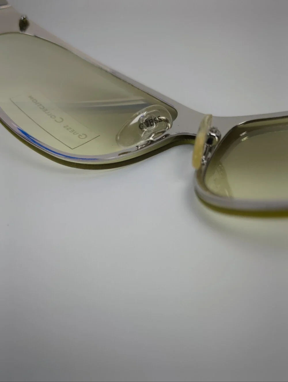 GUESS GU5115.  Olive Green Gradient Oval Wrap Sunglasses.